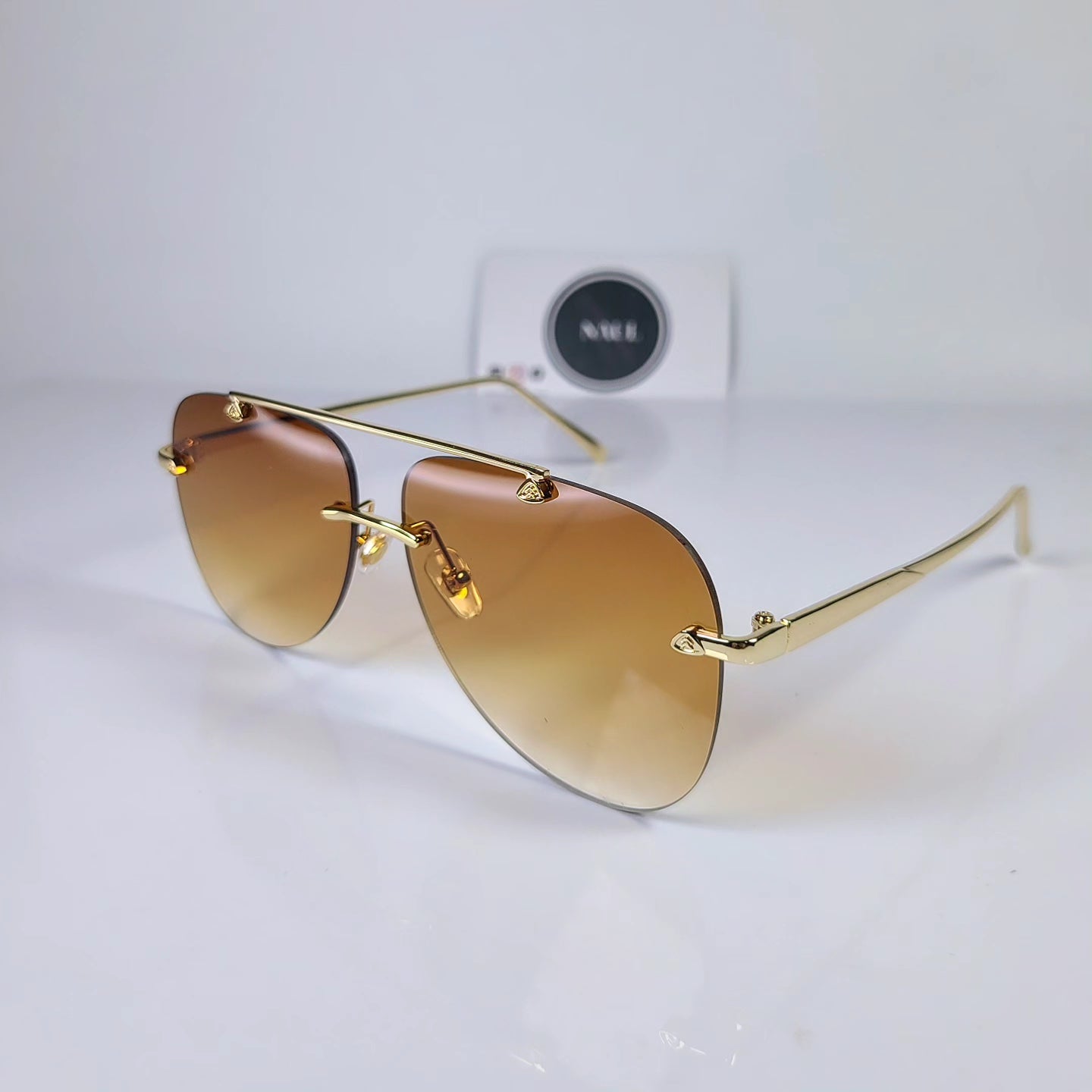 ICONIC SHADES
