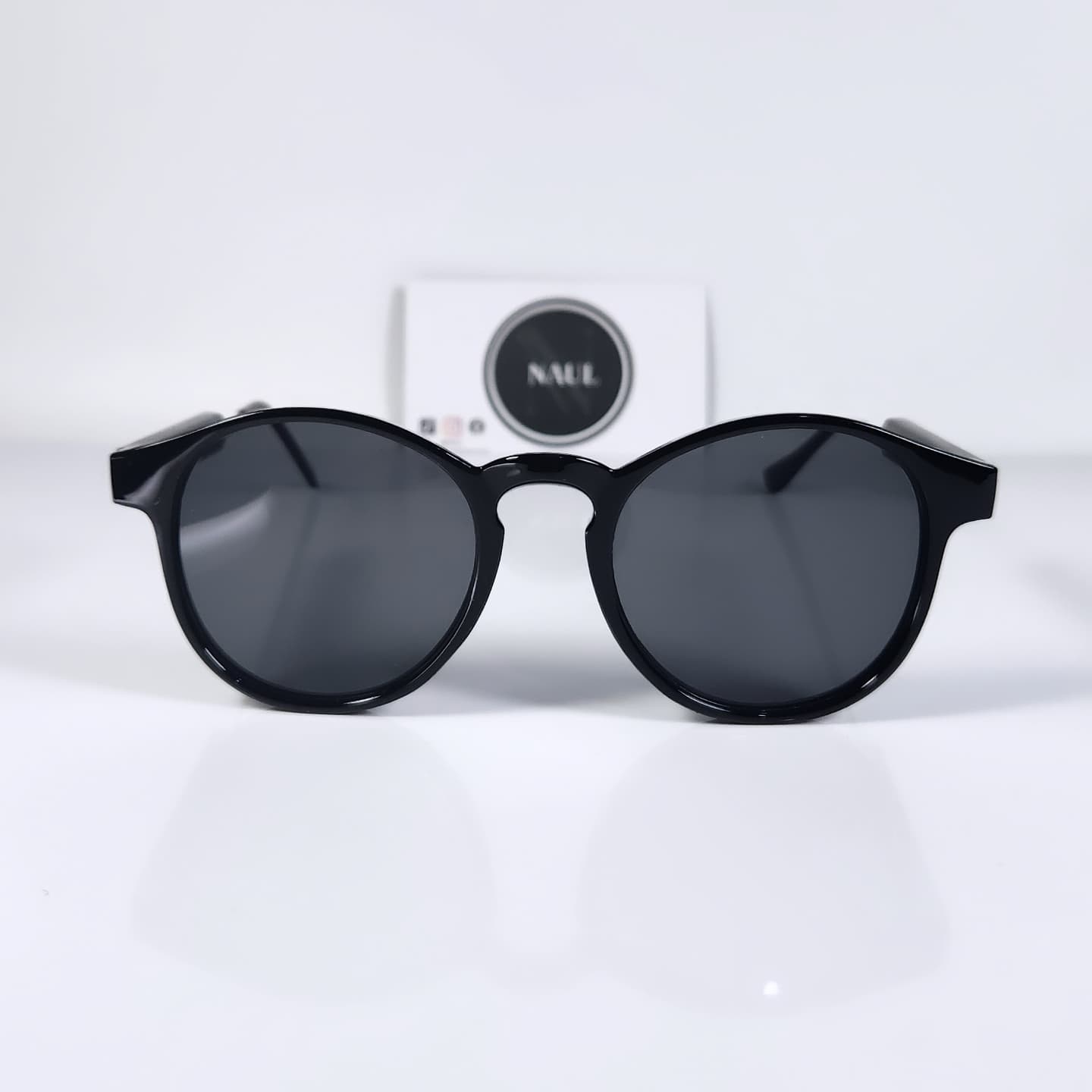 Retro shades by Naul