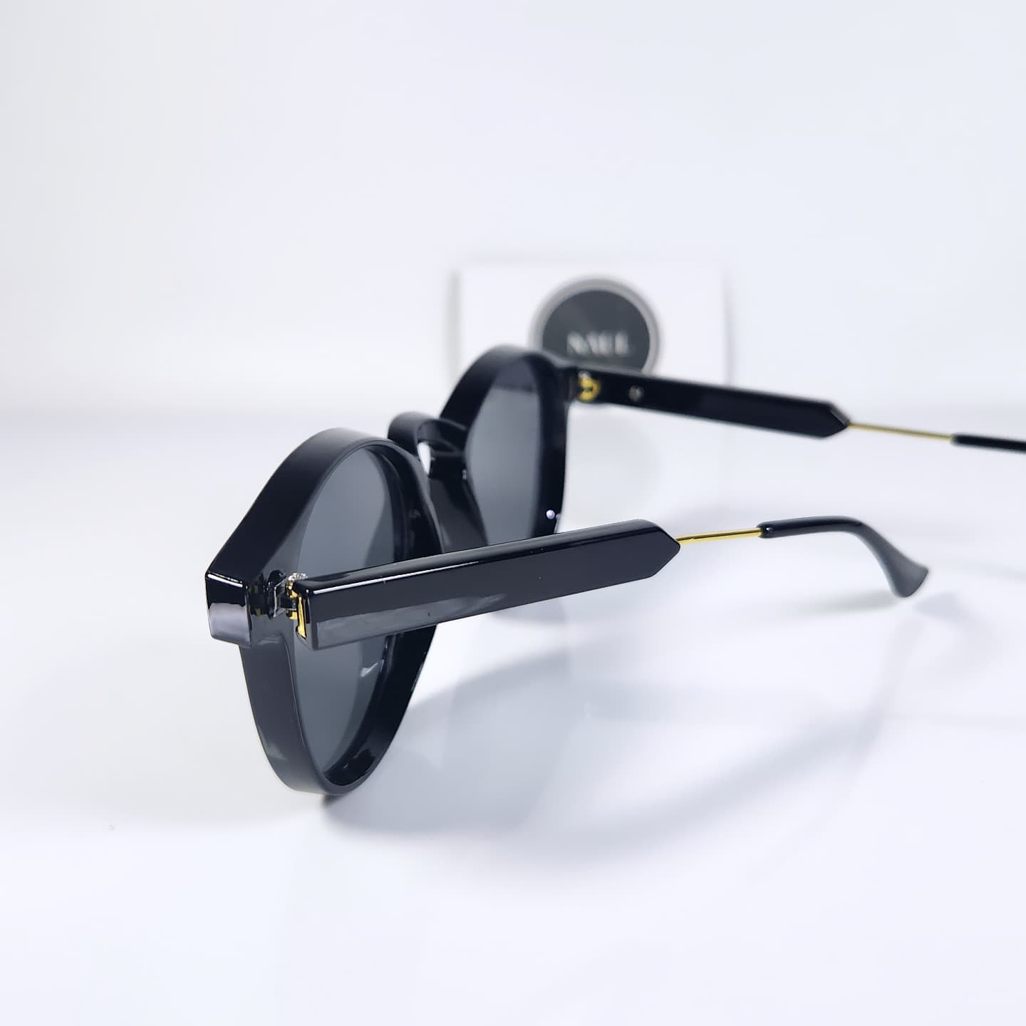 Retro shades by Naul