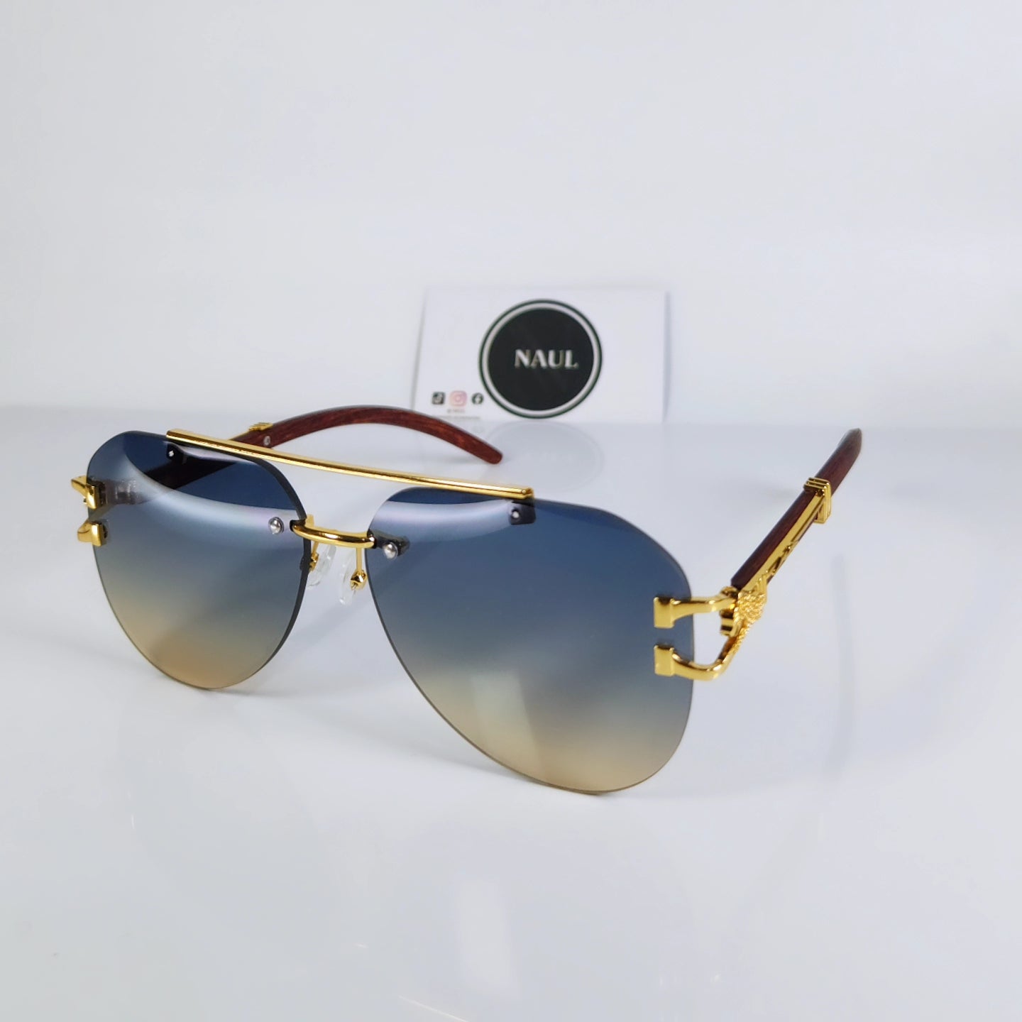 ICONIC SHADES