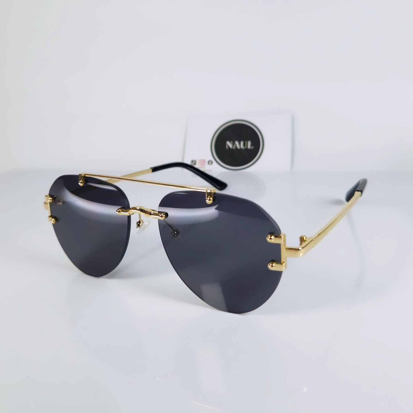 ICONIC SHADES