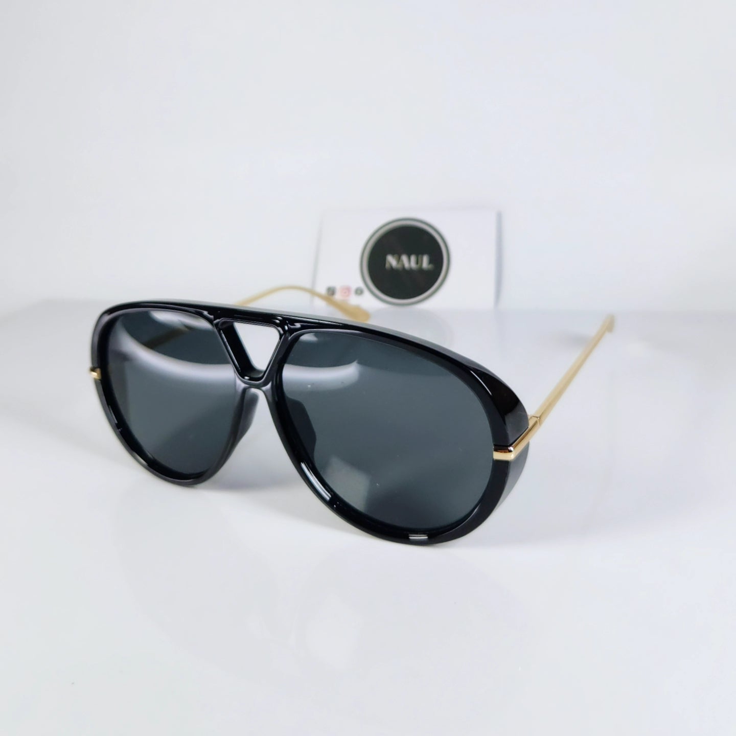 ICONIC SHADES