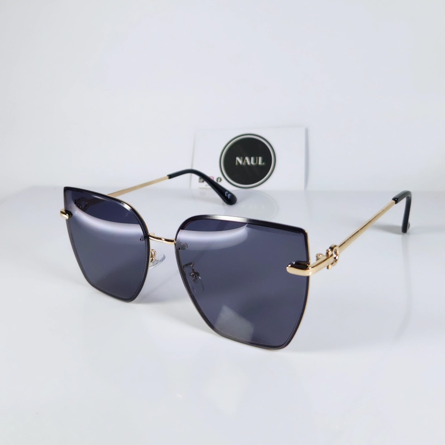 ICONIC SHADES
