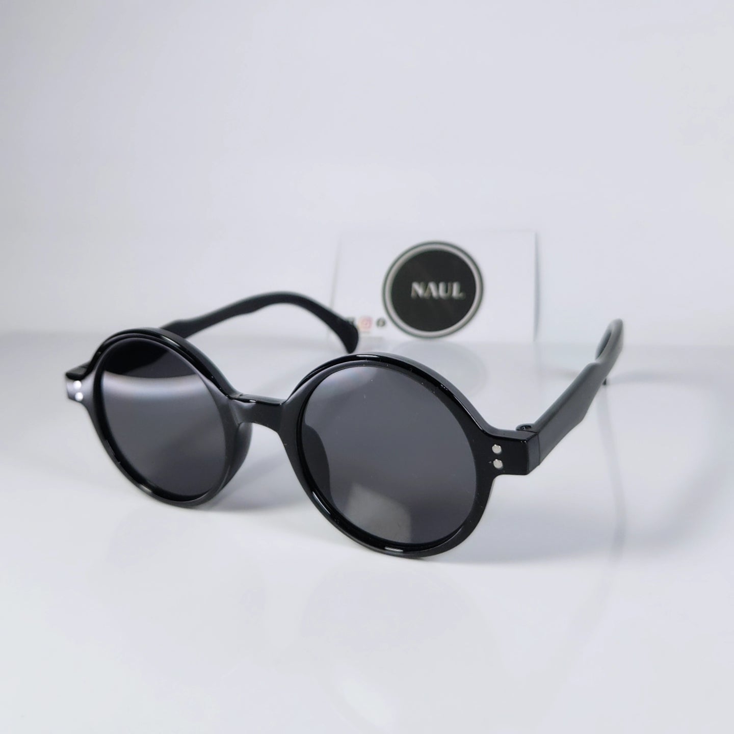 Retro shades by Naul