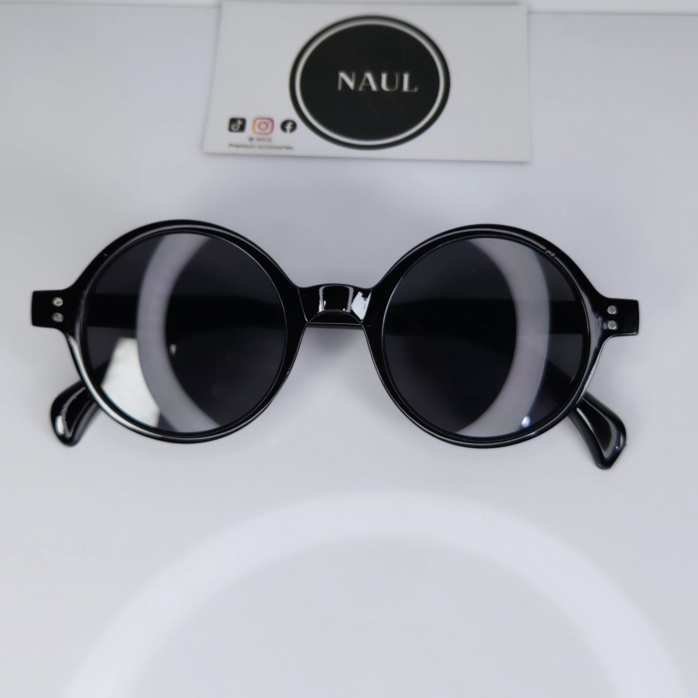 Retro shades by Naul