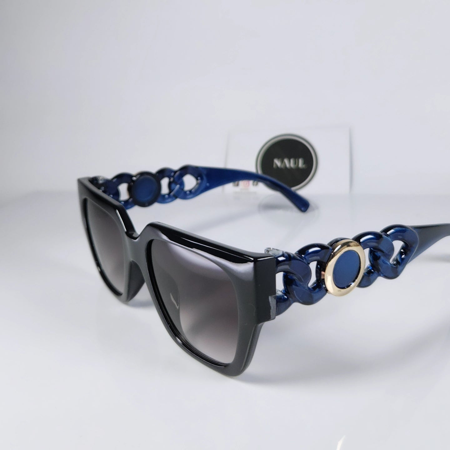 ICONIC SHADES