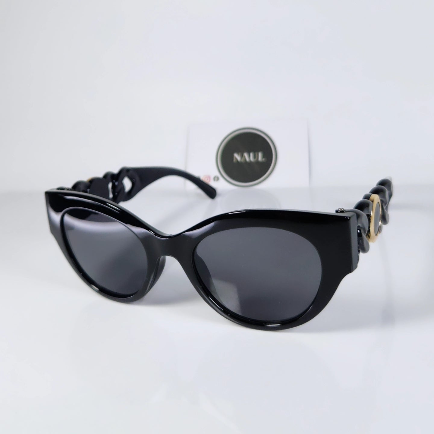 ICONIC SHADES