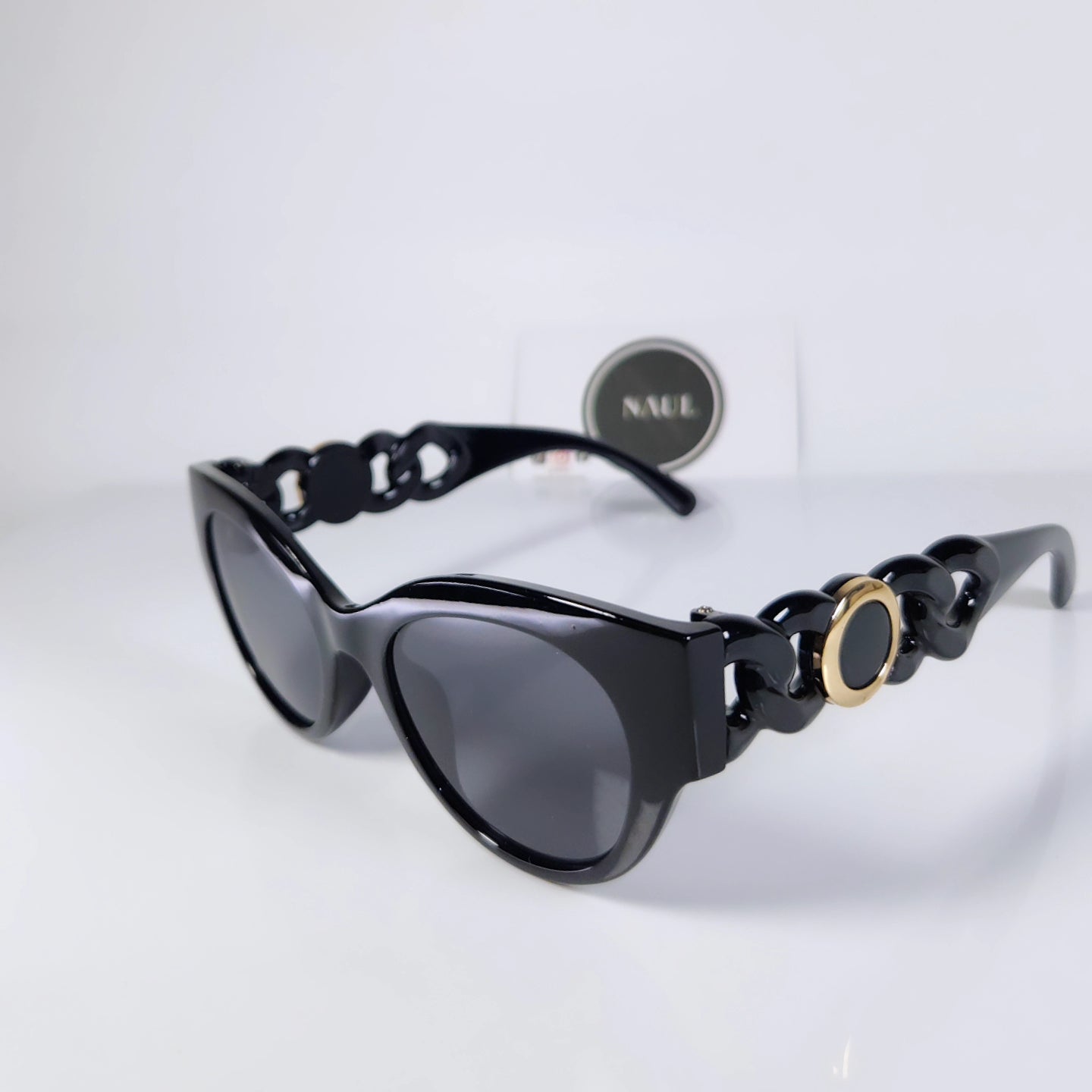 ICONIC SHADES