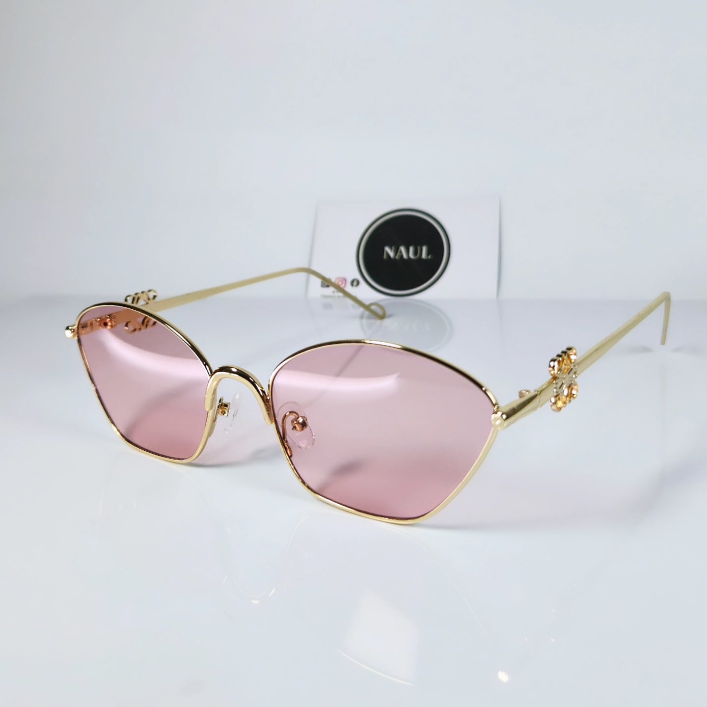 ICONIC SHADES