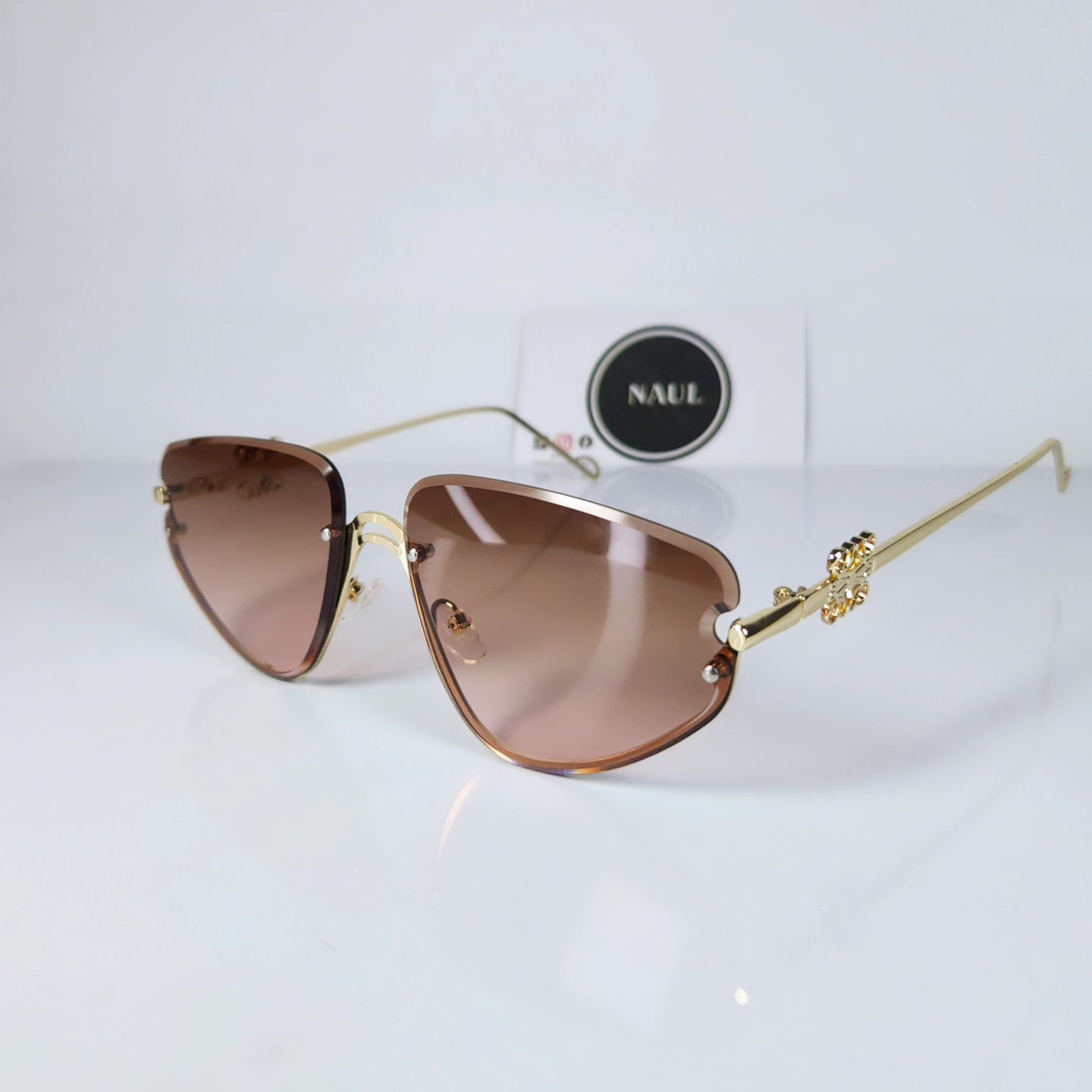 ICONIC SHADES