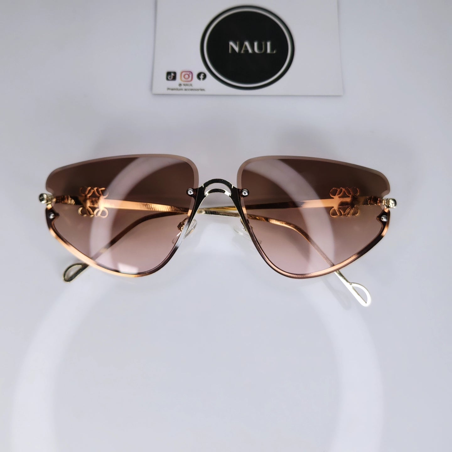 ICONIC SHADES