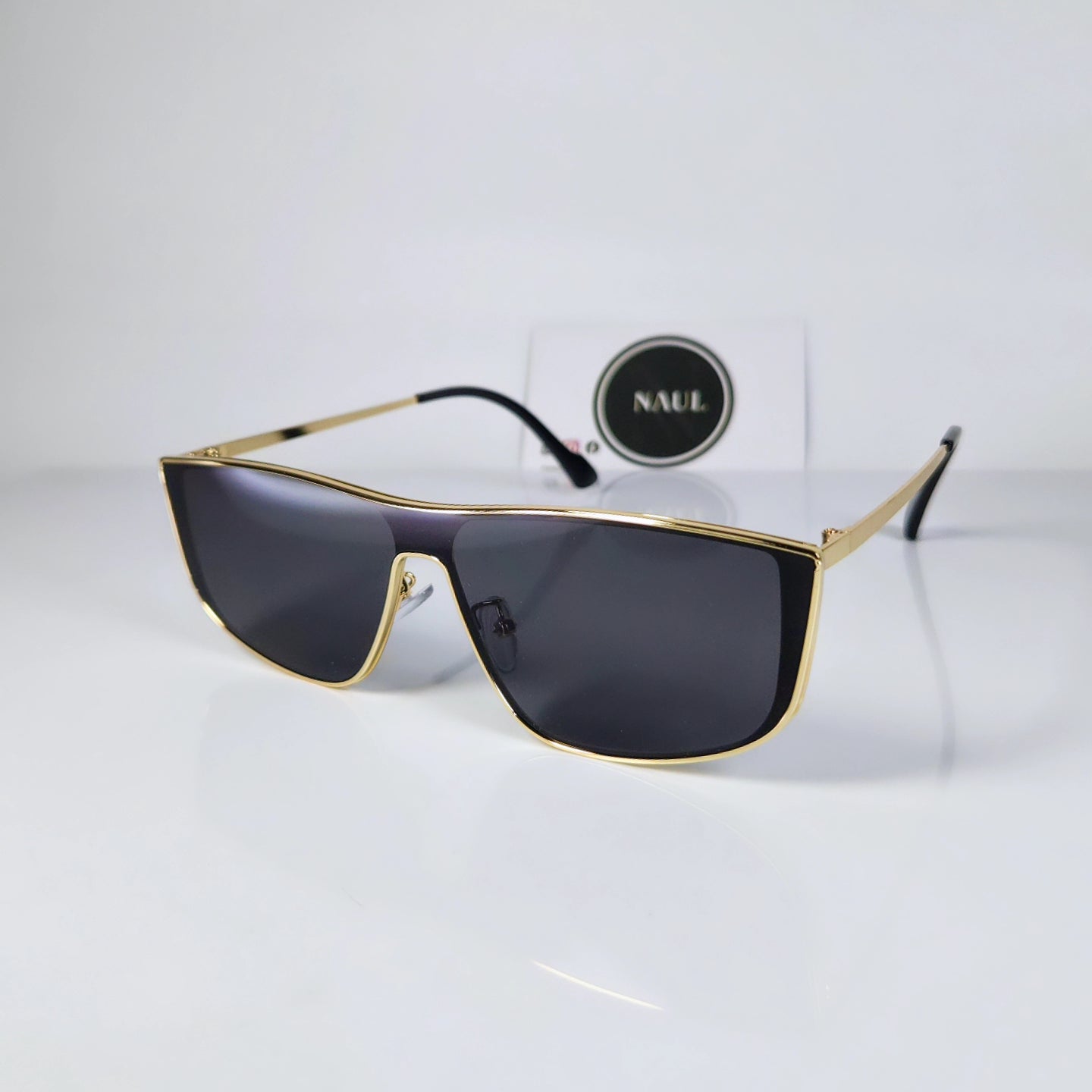 ICONIC SHADES
