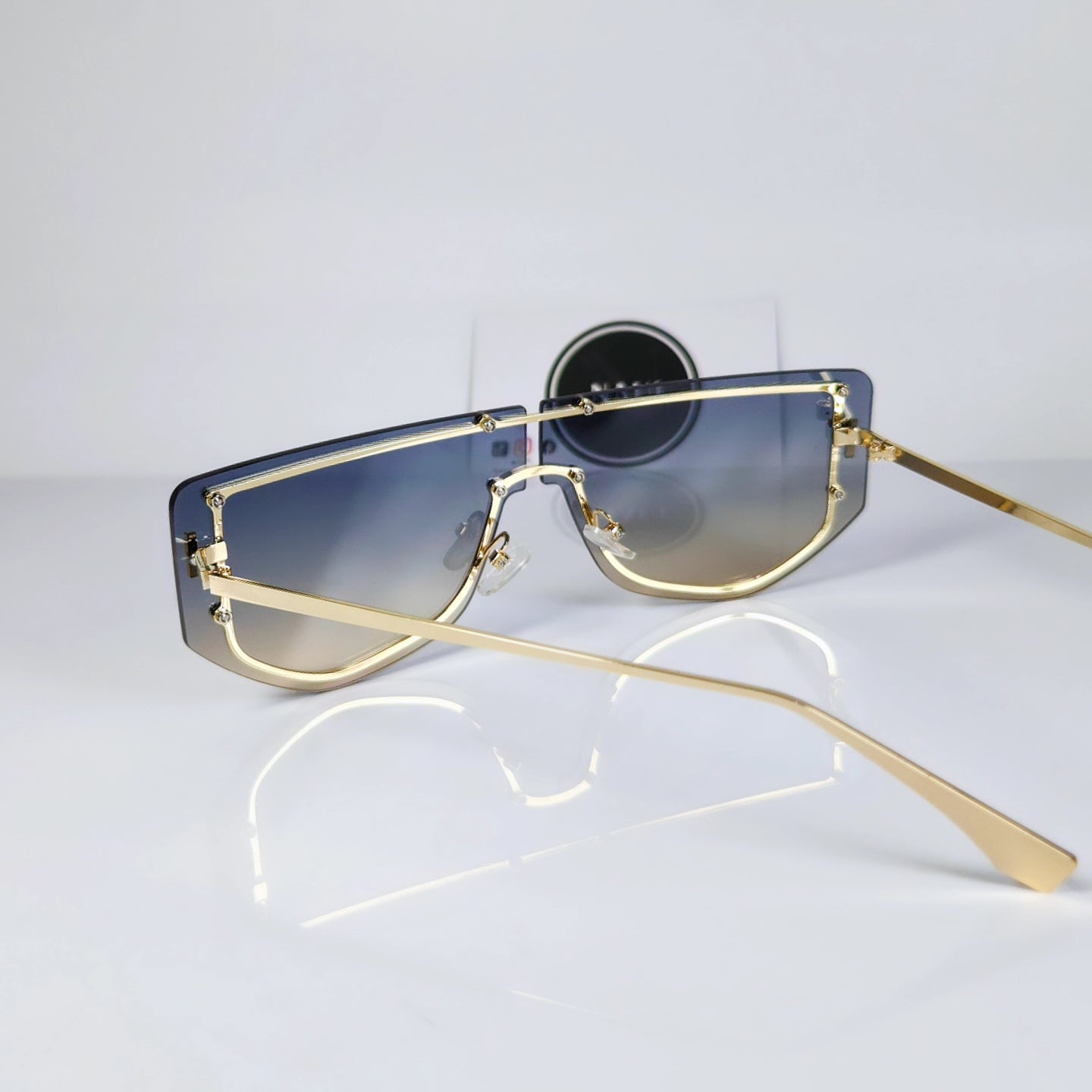 ICONIC SHADES
