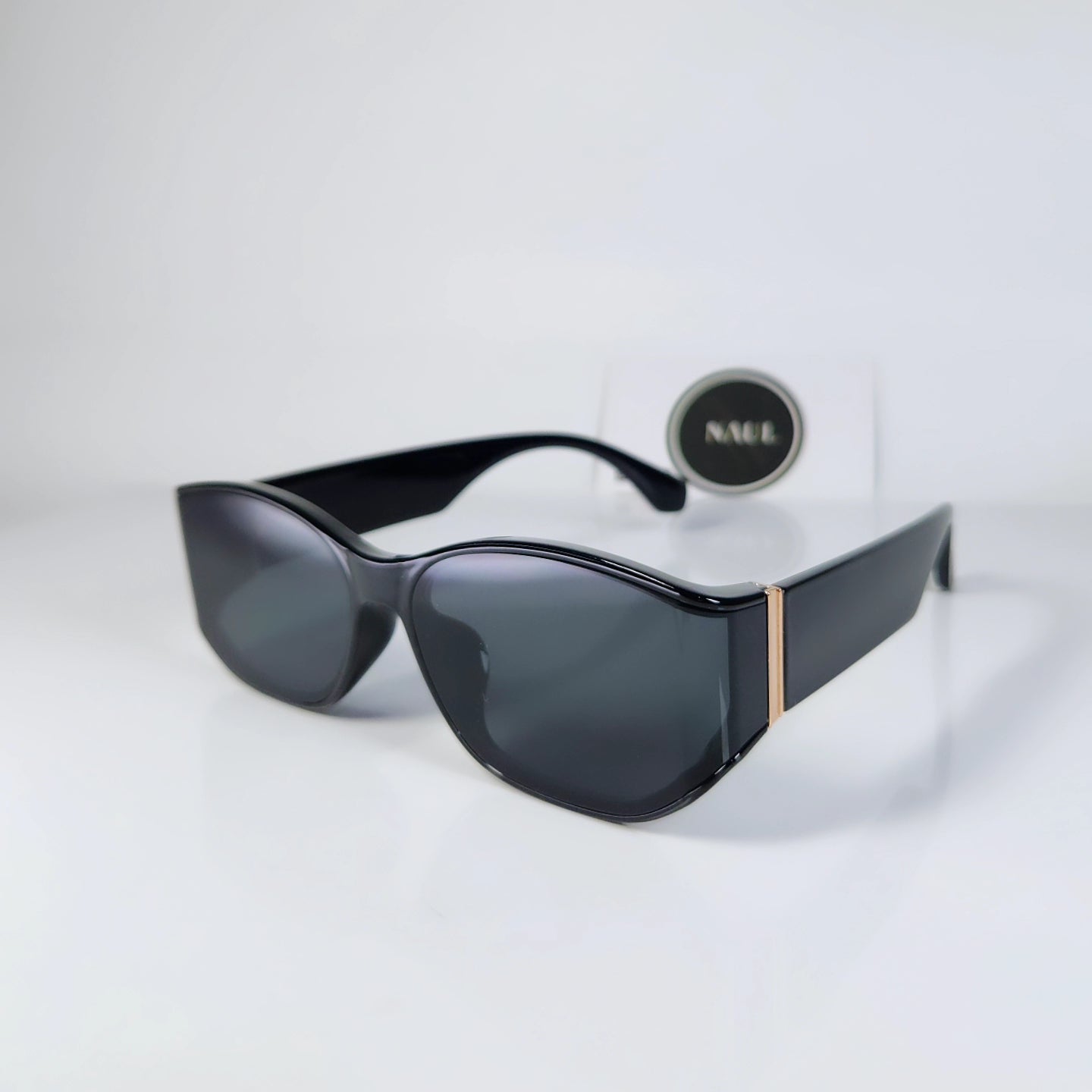 ICONIC SHADES